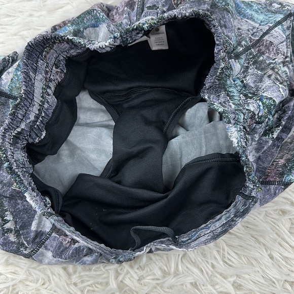 Lululemon Hotty Hot Short II *Long 4" Springscape Multi / Obsidian - Picture 2 of 4